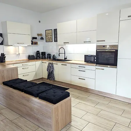 Daire Bestime - 5 Schlafzimmer, Wohnzimmer, Kueche, Waschtrockner, Terrasse, Smart-tvs, Netflix, Tischfussball Wildeshausen