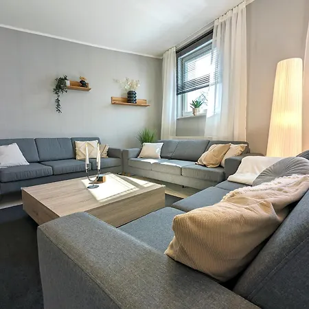 Bestime - 5 Schlafzimmer, Wohnzimmer, Kueche, Waschtrockner, Terrasse, Smart-tvs, Netflix, Tischfussball *