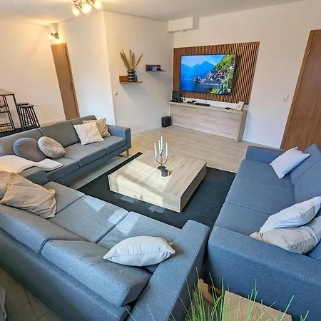 Bestime - 5 Schlafzimmer, Wohnzimmer, Kueche, Waschtrockner, Terrasse, Smart-tvs, Netflix, Tischfussball Appartement *