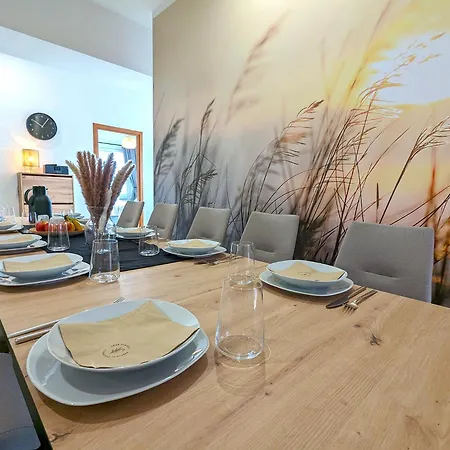 Daire Bestime - 5 Schlafzimmer, Wohnzimmer, Kueche, Waschtrockner, Terrasse, Smart-tvs, Netflix, Tischfussball