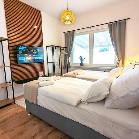 Daire Bestime - 5 Schlafzimmer, Wohnzimmer, Kueche, Waschtrockner, Terrasse, Smart-tvs, Netflix, Tischfussball *