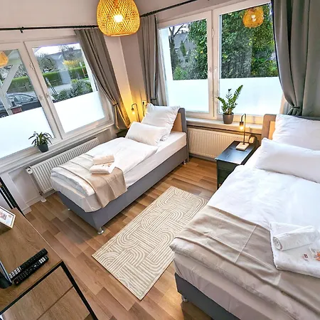 Bestime - 5 Schlafzimmer, Wohnzimmer, Kueche, Waschtrockner, Terrasse, Smart-tvs, Netflix, Tischfussball Appartement *