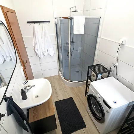 Bestime - 5 Schlafzimmer, Wohnzimmer, Kueche, Waschtrockner, Terrasse, Smart-tvs, Netflix, Tischfussball *