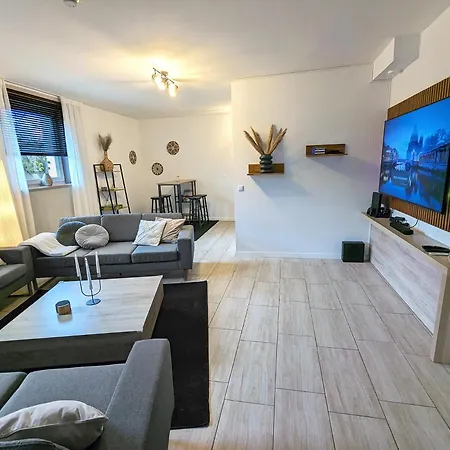 Appartement Bestime - 5 Schlafzimmer, Wohnzimmer, Kueche, Waschtrockner, Terrasse, Smart-tvs, Netflix, Tischfussball