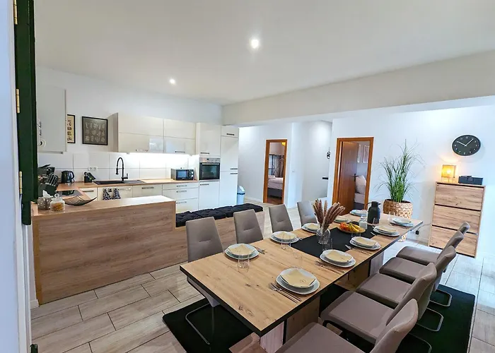 Διαμέρισμα Glaner By Bestime - 5br Terrasse 2 Parkplaetze 10 Betten Waschtrockner Tischfussball *